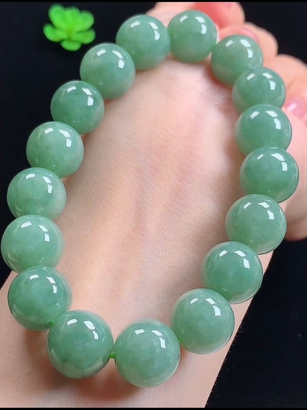 Cerified Tpye A Natural Classic Green Jade 12.8mm 17 Beads Stretch Bracelet